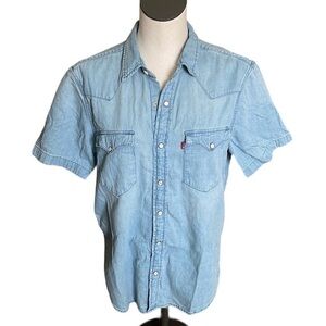 Levi’s shirt jacket woman’s blue standard short sleeve shirt Sz Med